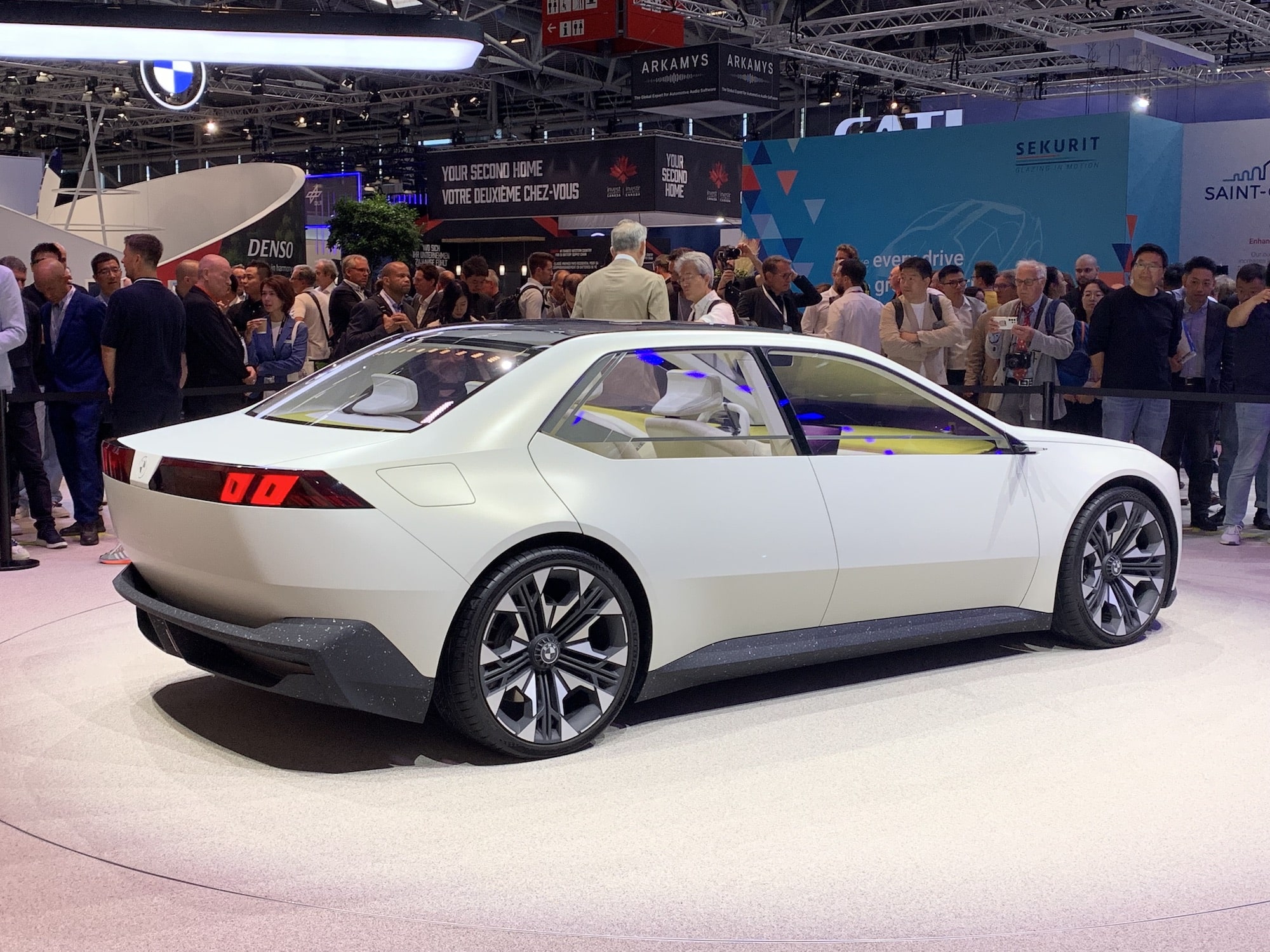 Batteries solides : mauvaise nouvelle pour les futures voitures électriques de BMW
