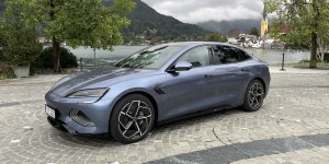Qui de BYD ou de Tesla sera le champion des ventes de voitures électriques en 2023 ?