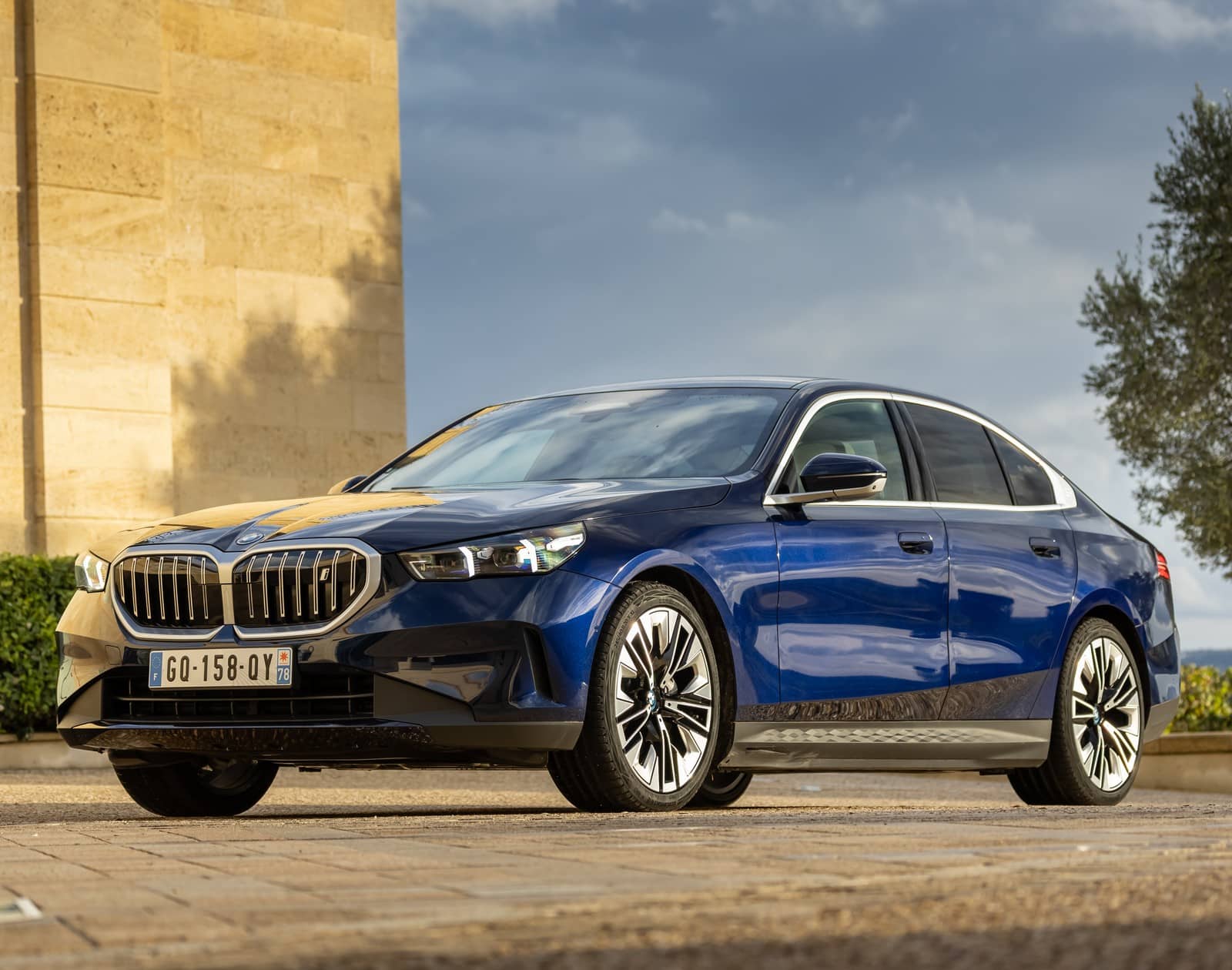 Nouvelle BMW Série 5 : la moitié des ventes doit se faire avec l’électrique i5