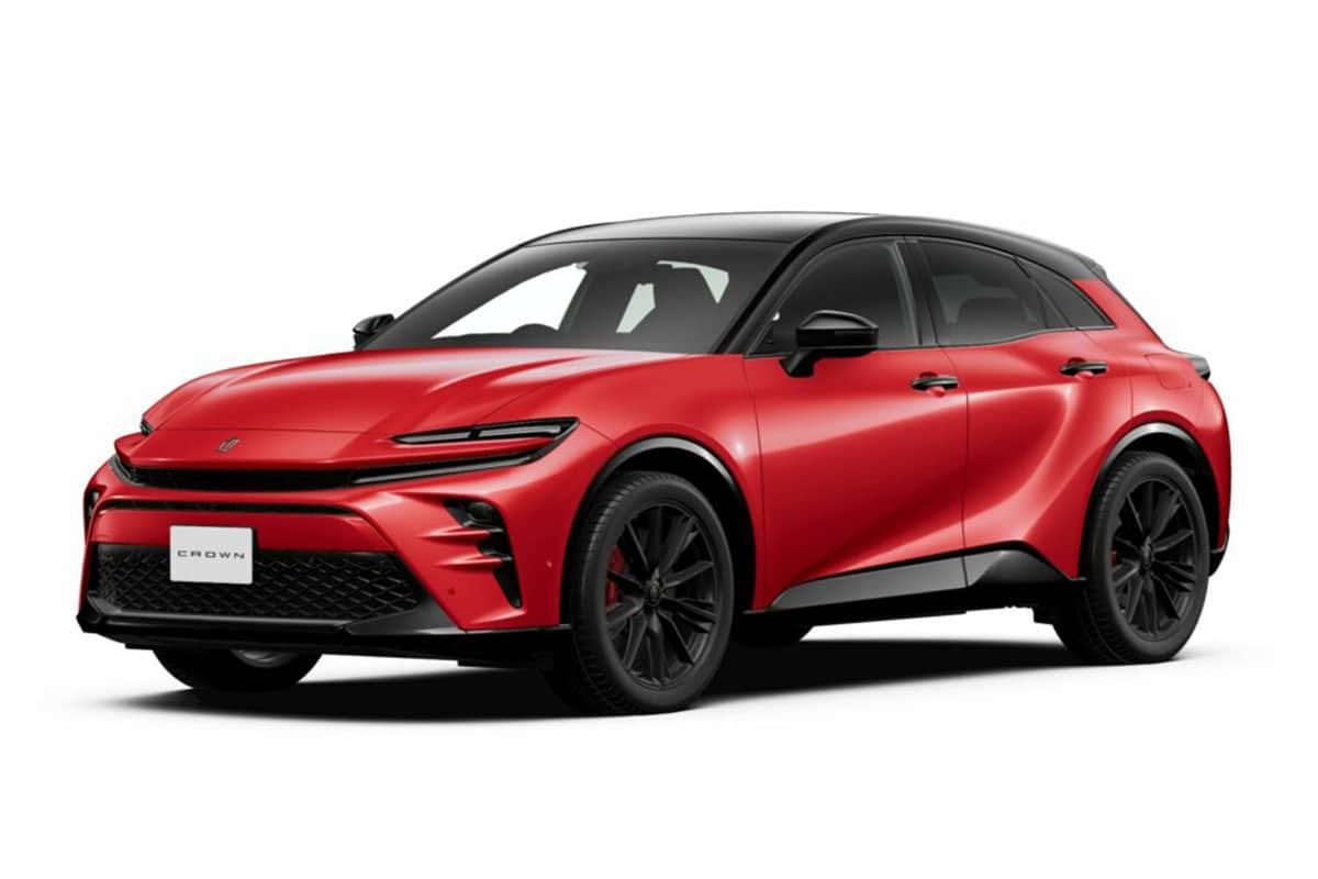 Toyota Crown Sport : 90 km d’autonomie et une recharge rapide pour le SUV hybride rechargeable