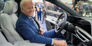 Joe Biden fait des voitures électriques un élément central de sa réélection