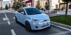 En Italie, le patron de Stellantis continue le chantage face aux voitures électriques chinoises