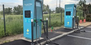 Voitures électriques : un rapport alarmant sur le nombre insuffisant de bornes de recharge en Europe