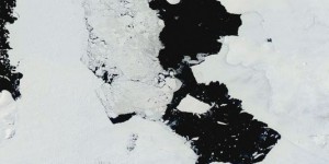 Un iceberg géant à la dérive en Antarctique