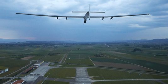 L'avion solaire « Solar Impulse 2 » effectue son premier vol