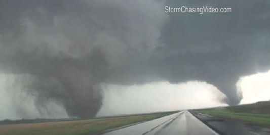 Des tornades jumelles dévastent une ville du Nebraska