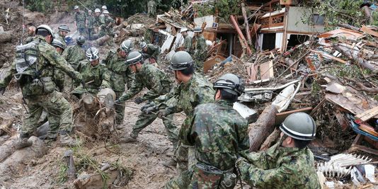 Les autorités japonaises mises en cause après des coulées de boue meurtrières