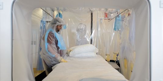 Ebola : « C'est maintenant qu'il faut autoriser les traitements expérimentaux en Afrique »