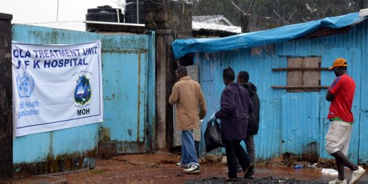 Ebola : Hollande annonce l'ouverture d'un hôpital militaire français en Guinée
