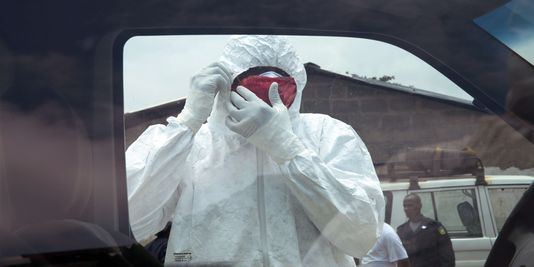 Ebola : un médecin américain infecté et rapatrié aux Etats-Unis