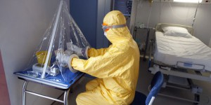 Ebola : « Soigner en priorité les Occidentaux ne pose pas de problèmes d'éthique »