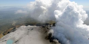 Eruption volcanique au Japon : suspension des secours