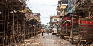 Dans Freetown, ville fantôme face au virus Ebola