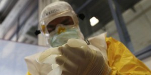 Selon la Croix-Rouge, il faudra au moins quatre mois pour juguler Ebola