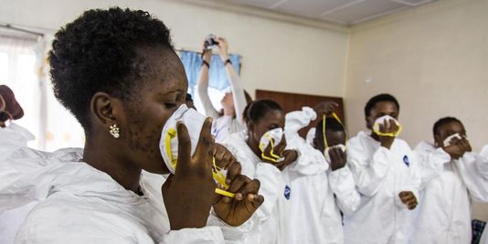 Ebola a fait 4 447 morts depuis mars, selon l'OMS
