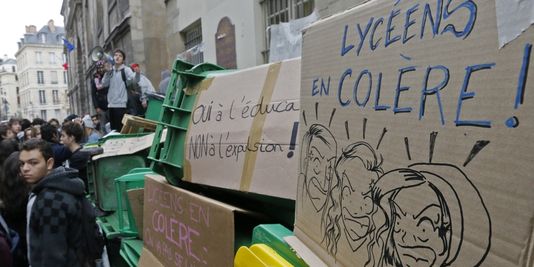 Nouveaux blocages de lycées à Paris en hommage à Rémi Fraisse