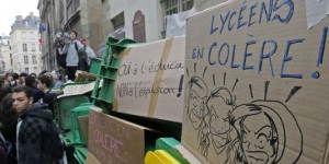 Nouveaux blocages de lycées à Paris en hommage à Rémi Fraisse