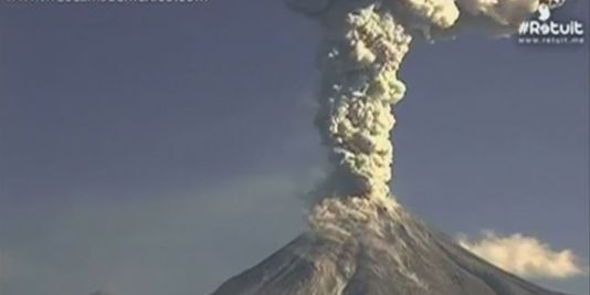 Mexique : nouvelle éruption impressionnante du volcan Colima