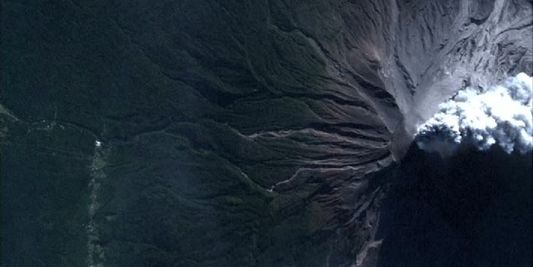 Chili : images aériennes du volcan Calbuco