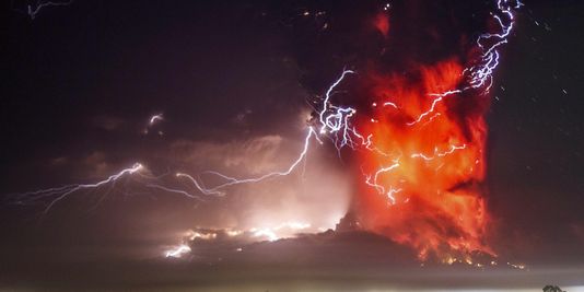 Eruption du Calbuco : une boule de feu dans le ciel chilien