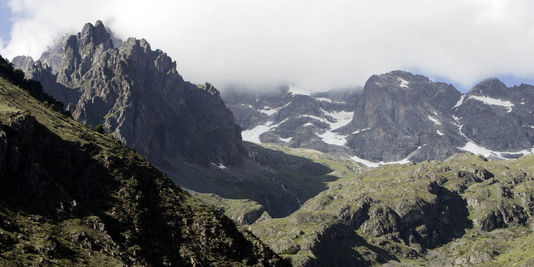 Hautes-Alpes : trois morts dans une avalanche dans le massif des Ecrins
