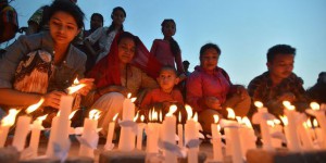 Népal : rassemblent à Katmandou un mois après le séisme