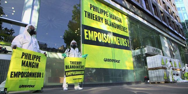 Pesticides : Greenpeace milite devant le siège d’Invivo