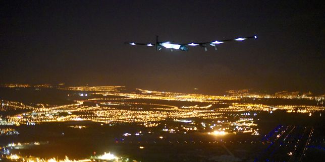 Solar Impulse 2 atterrit à Hawaï après cinq jours de vol sans carburant