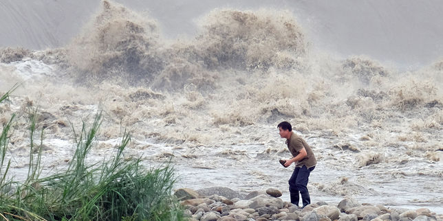 En images, le passage du super typhon Dujuan à Taïwan