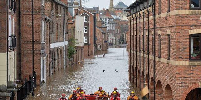 David Cameron en visite dans le nord de l’Angleterre, gravement inondé