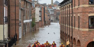 David Cameron en visite dans le nord de l’Angleterre, gravement inondé