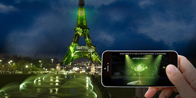 A l’heure de la COP, la tour Eiffel se transforme en forêt virtuelle