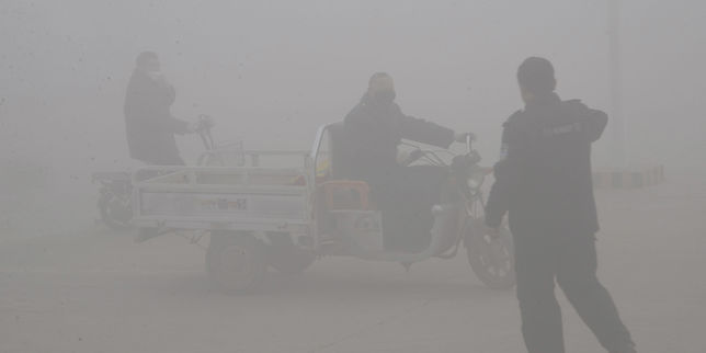 Une région et une dizaine de métropoles chinoises en alerte rouge à la pollution