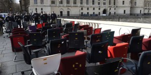 Les « faucheurs de chaises » s’invitent au procès Cahuzac