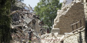 Séisme en Italie : « Les répliques menacent les secouristes »