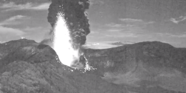 Time-lapse de l’éruption du volcan Turrialba au Costa Rica