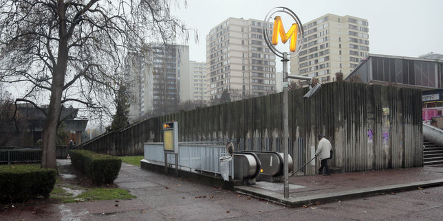 Stations de métro inondées et fermées à Paris