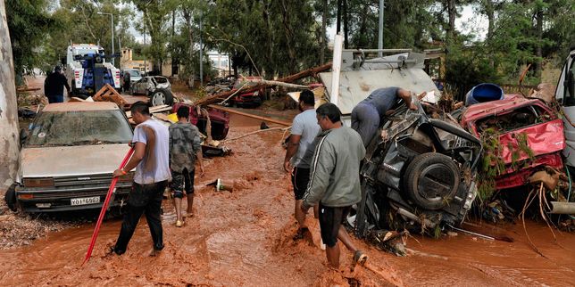 Sept personnes meurent dans des inondations près d’Athènes