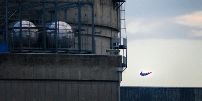 Greenpeace lance un drone contre la centrale nucléaire du Bugey