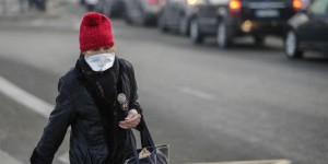 Pollution : les masques donnent un « faux sentiment de protection », avertit l’Anses
