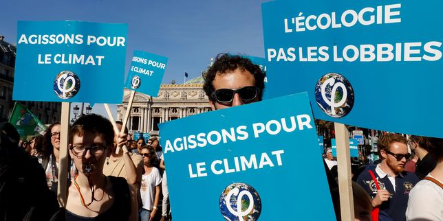 A Paris, à Marseille ou à Lille, des manifestants appellent à « changer le système, pas le climat »