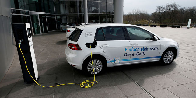 Volkswagen procède à un investissement record pour se construire un avenir électrique