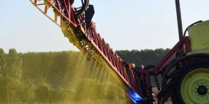 Pesticides : la fronde s’élargit contre les distances d’épandage du gouvernement