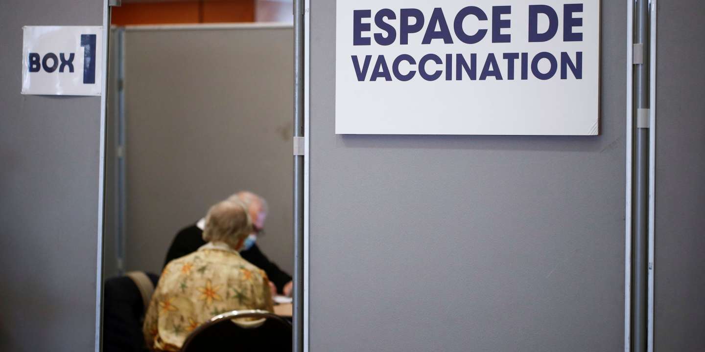 Covid-19 : près de sept Français sur dix opposés au passeport vaccinal