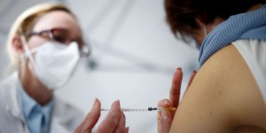 Covid-19 : le gouvernement va avancer la vaccination pour tous les adultes