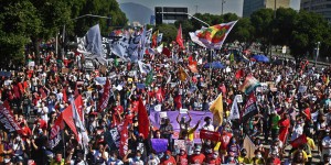 « Nous aurions pu éviter tous ces morts » : à Rio, Bolsonaro conspué pour sa gestion de la pandémie