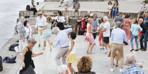 « Ça fait du bien de voir des vieux heureux » : au bal musette des quais de Seine