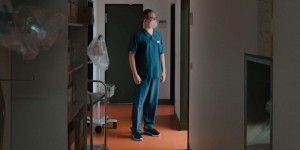 A l’hôpital de Munich, « nous en sommes à prioriser des patients, à bricoler à droite à gauche »