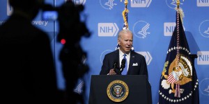 Variant Omicron : Joe Biden refuse de reconfiner les Etats-Unis