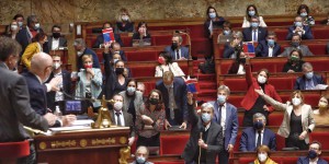 Après les propos d’Emmanuel Macron sur les non-vaccinés, les débats sur le passe vaccinal de nouveau suspendus à l’Assemblée